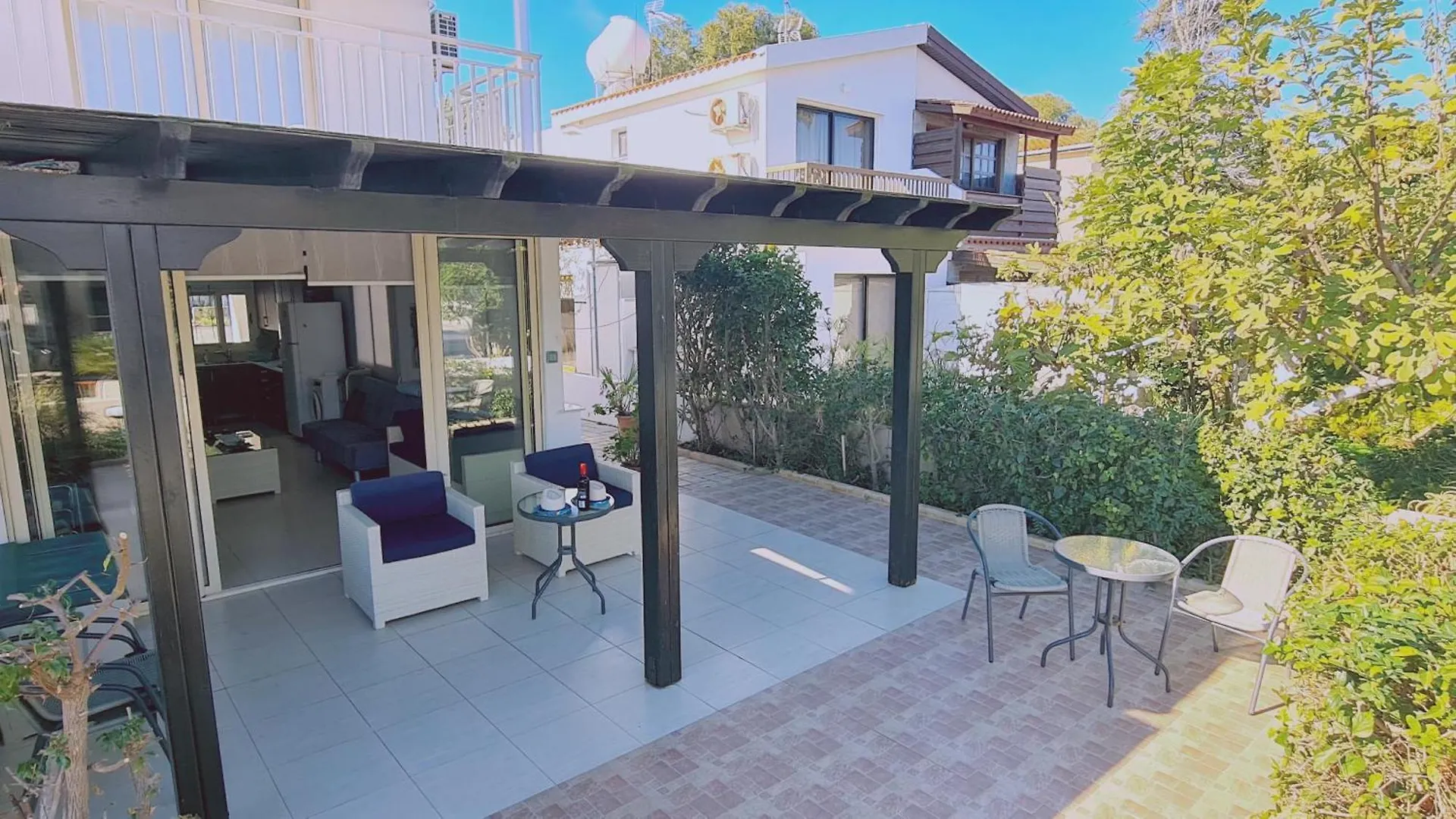 Stay Crystal Waves Maisonette Meneou