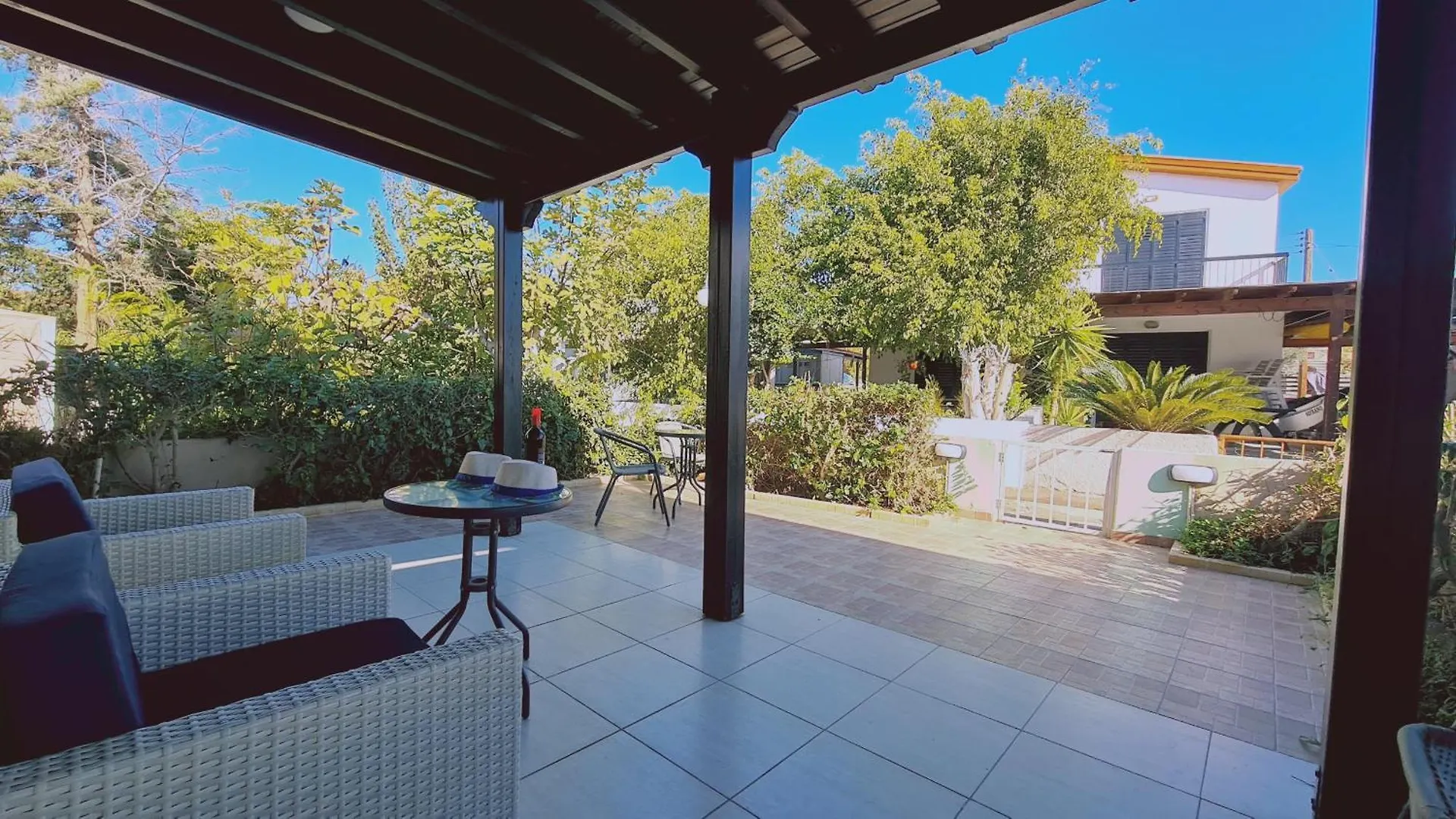 Stay Crystal Waves Maisonette Meneou 0*,