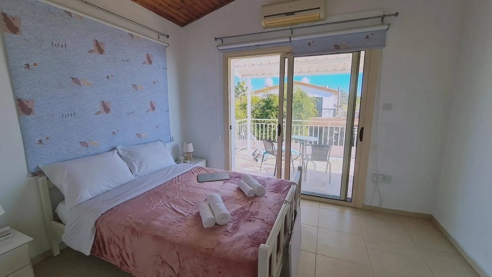 Stay Crystal Waves Maisonette Meneou